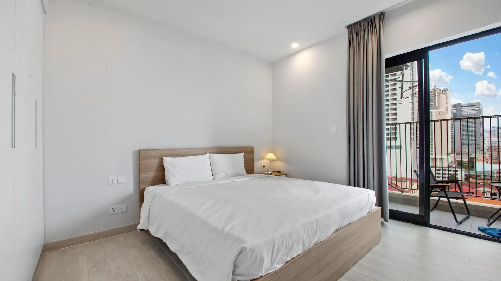 De' Lora Goldcoast Apartment Нячанг