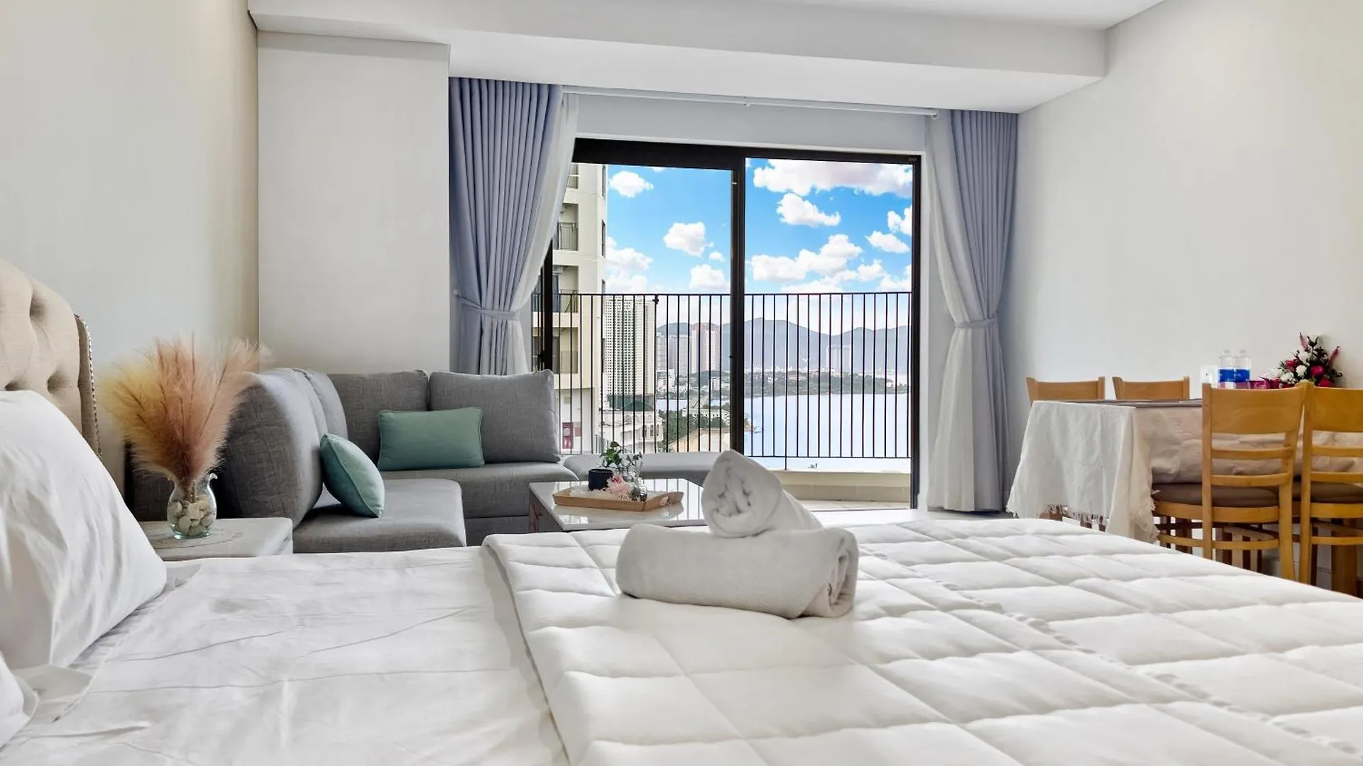 De' Lora Goldcoast Apartment Нячанг