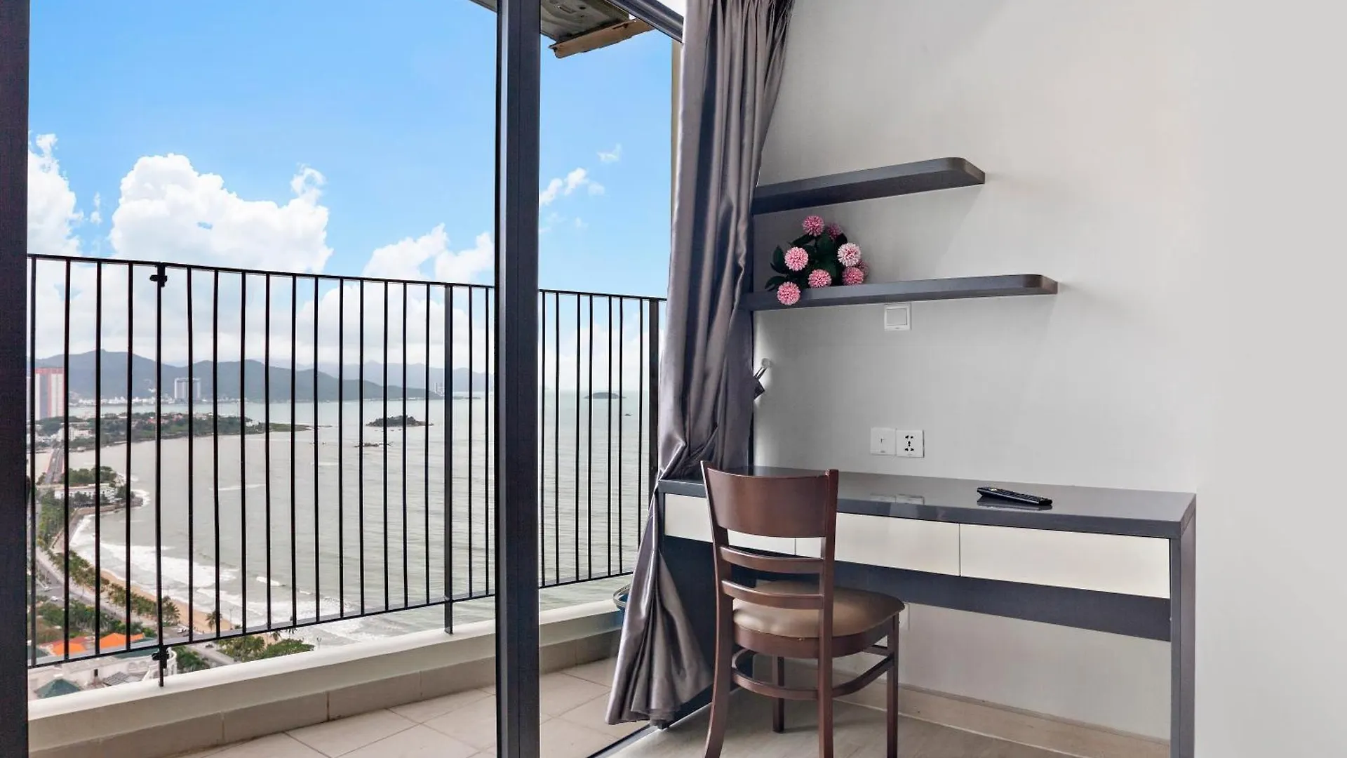 De' Lora Goldcoast Apartment Нячанг