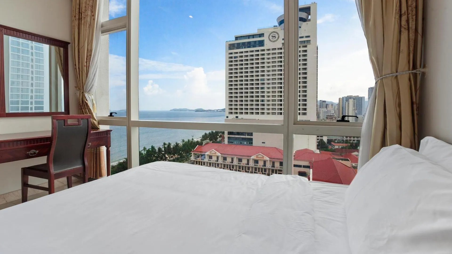 De' Lora Goldcoast Apartment Нячанг