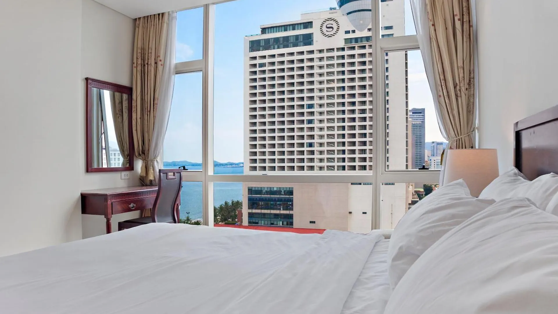 De' Lora Goldcoast Apartment Нячанг 0*,  Вьетнам