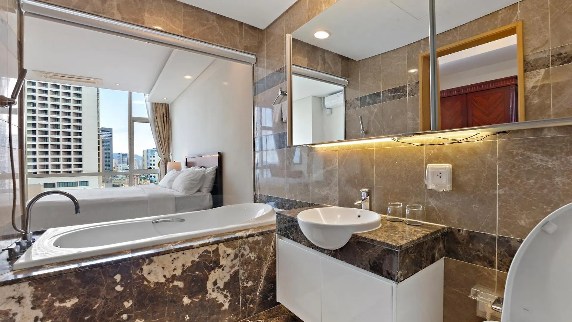 De' Lora Goldcoast Apartment Нячанг 0*,